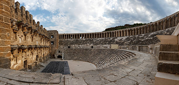 anfiteatro aspendos antalya turquía - serik fotografías e imágenes de stock