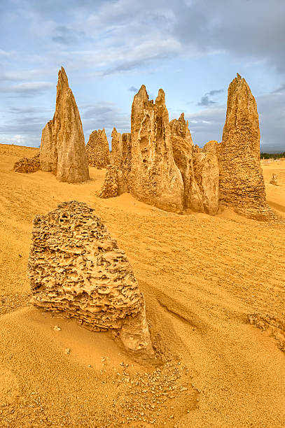 пиннакл пустыня  - australia desert pinnacle stone стоковые фото и изображения