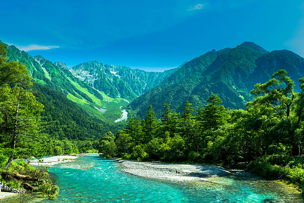 홋타카 산맥에서 카파 다리 - kamikochi national park 뉴스 사진 이미지