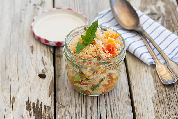 Salade de couscous de chou-fleur dans un glas - Photo