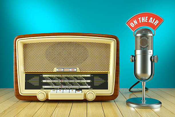pago Elevado Distraer 700+ Old Time Radio Stock Photos, Pictures & Royalty-Free Images - iStock | Old  time radio show, Old time radio microphone