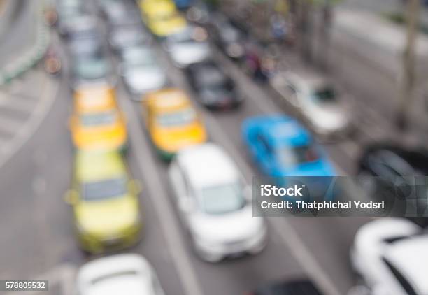 Mengaburkan Kemacetan Lalu Lintas Dengan Lampu Bokeh Latar Belakang