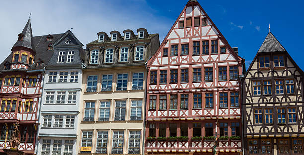 フランクフルト,ドイツ-6 月 15 日に予定いたしております。の眺めレーメルベルグ㎡ - editorial built structure fountain town square ストックフォトと画像
