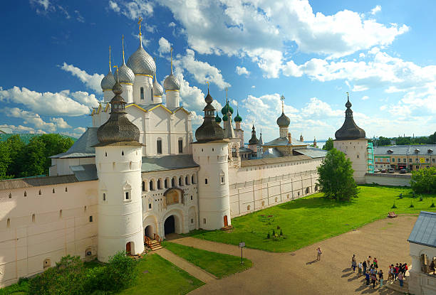 der kreml in rostow der große. goldring von russland. - yaroslavl russia religion church stock-fotos und bilder
