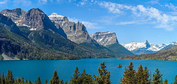 lago saint mary - lake us glacier national park cloudscape cloud imagens e fotografias de stock