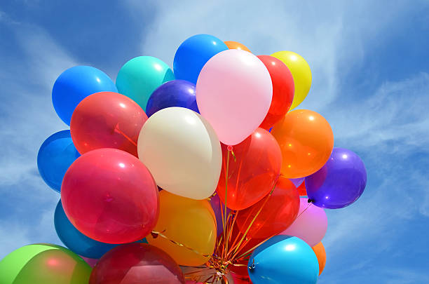 воздушный шар  - шар с гелием стоковые фото и изображения
