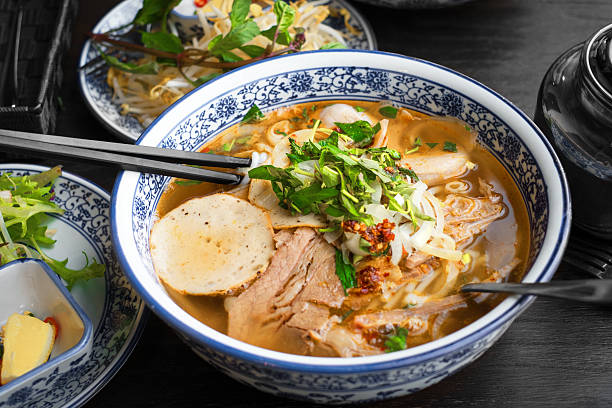 wietnamski pho tom yum - zupa azjatycka - noodle soup zdjęcia i obrazy z banku zdjęć