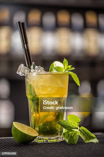 Mint Julep Cocktail Stock Photo - Download Image Now - Alcohol - Drink, Bar - Drink Establishment, Cocktail