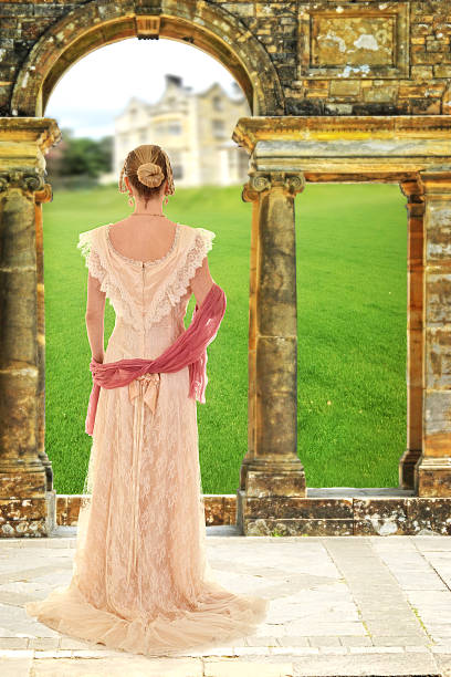 victorian woman with pink scarf - bride wedding fashion evening gown imagens e fotografias de stock