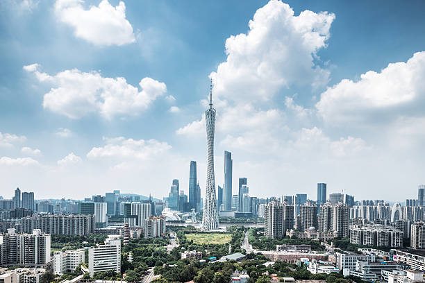skyline der modernen stadt mit wolkenlandschaft in guangzhou - guangzhou stock-fotos und bilder