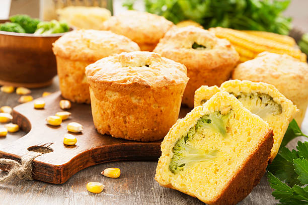 muffins de com milho brócolos - baked breakfast cabbage cake imagens e fotografias de stock