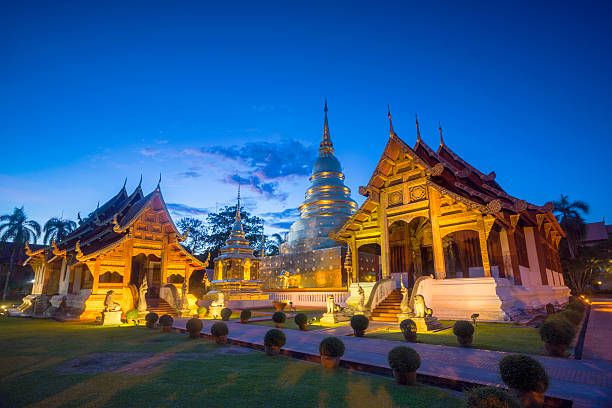 wat phra sing-tempel von chiang mai. thailand. - wat phra sing stock-fotos und bilder