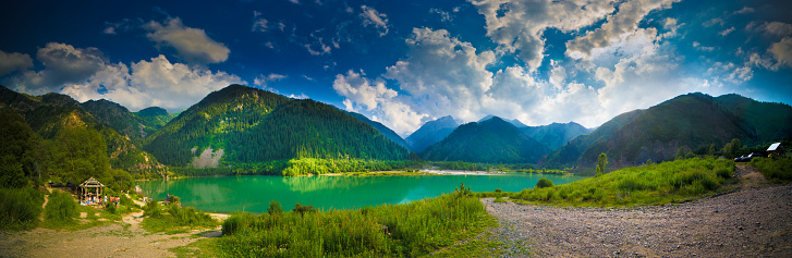 A view of the beautiful lake