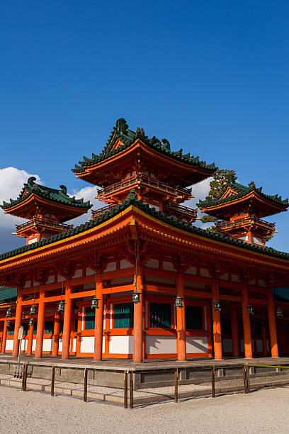 平安神社本門 - 平安神宮 写真 ストックフォトと画像