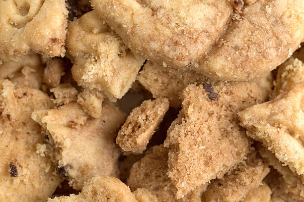 istock Broken animal cookies close view 579400582
