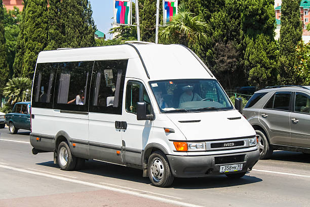 iveco daily - car freight transportation new traffic photos et images de collection