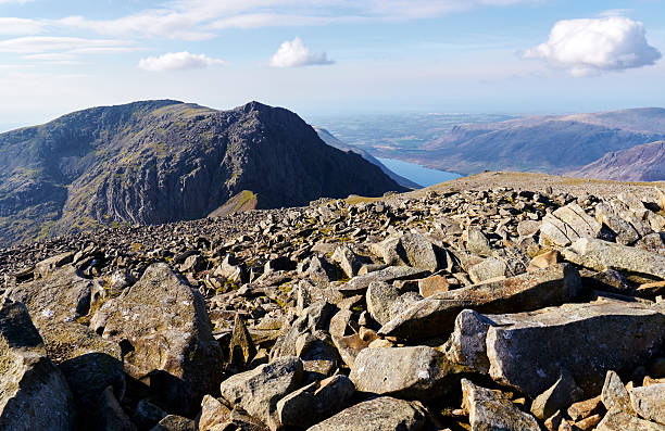 views of sca fell & wast water. - wastwater lake imagens e fotografias de stock