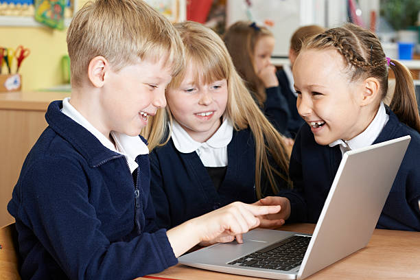 istock Group Of Elementary School Children Working Together In Computer 579432388