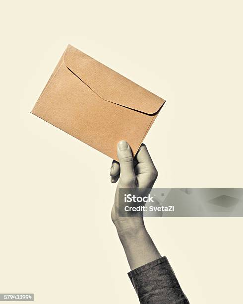 봉투 Bw와 손 봉투에 대한 스톡 사진 및 기타 이미지 - 봉투, 서신, 종이
