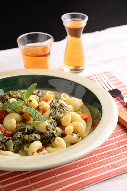 soup with vegetables and pasta - basil tomato soup food and drink imagens e fotografias de stock