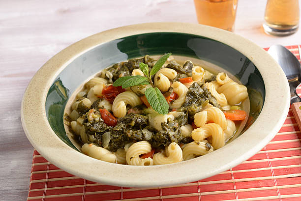 soup with vegetables and pasta - basil tomato soup food and drink imagens e fotografias de stock