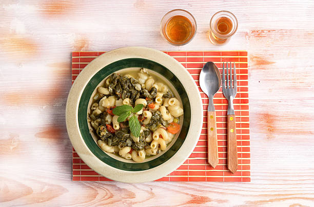 soup with vegetables and pasta - basil tomato soup food and drink imagens e fotografias de stock