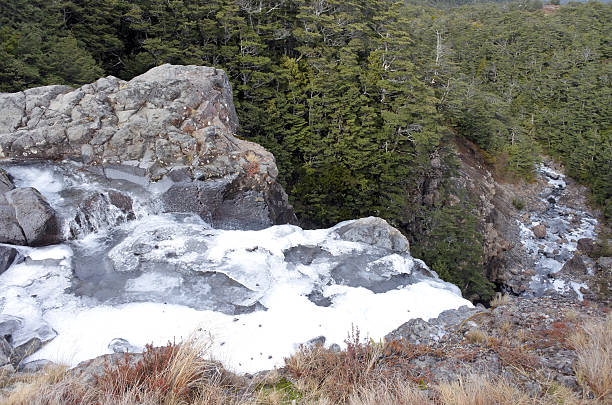 mangawhero falls en parque nacional de tongariro - alp descent fotografías e imágenes de stock