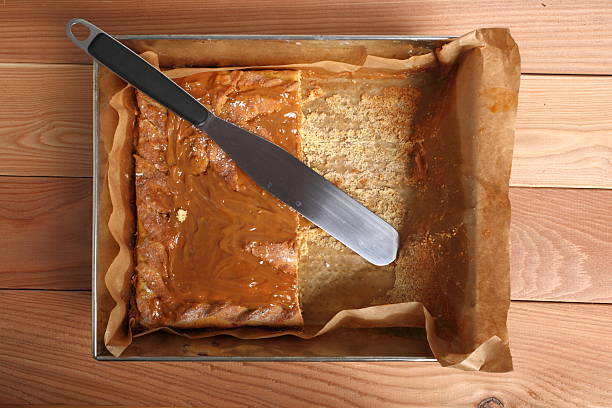 istock Shortcrust pastry cake covered with fudge caramel cream 579447498