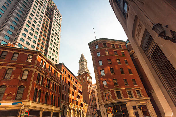 istock Custom House among the office buildings 579732044