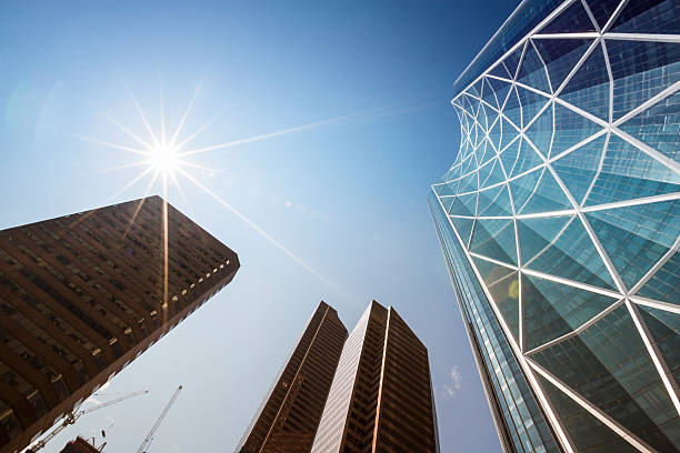 modern skyscrapers in calgary - financial district calgary business built structure imagens e fotografias de stock