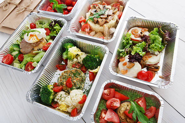 alimentos saudáveis em caixas, conceito de dieta. - sport collection cauliflower residential structure imagens e fotografias de stock