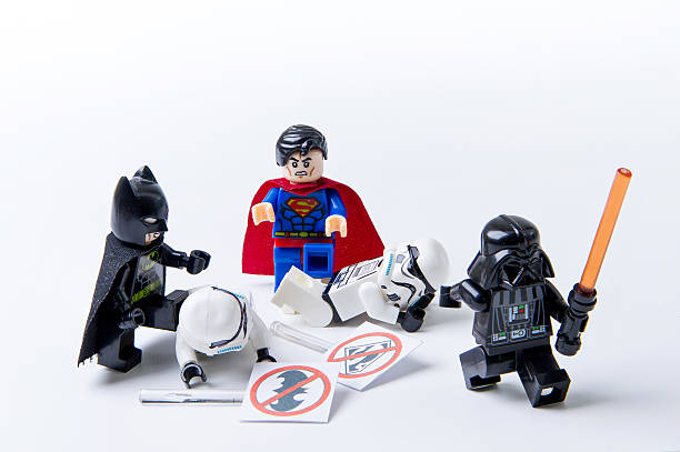 lego batman and superman expel lego stormtrooper and darth vader - superman imagens e fotografias de stock