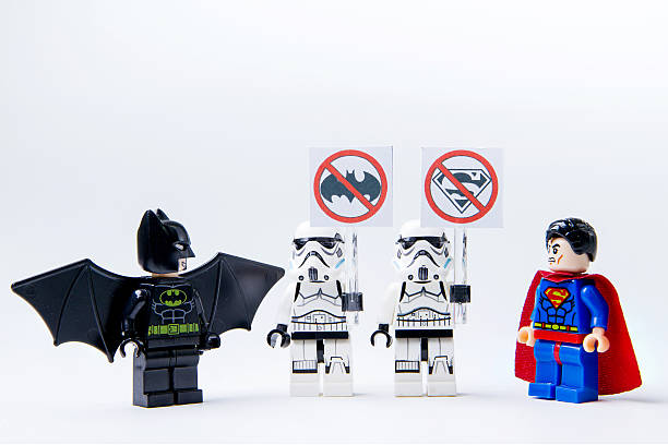 lego minifigure batman and superman. - superman imagens e fotografias de stock