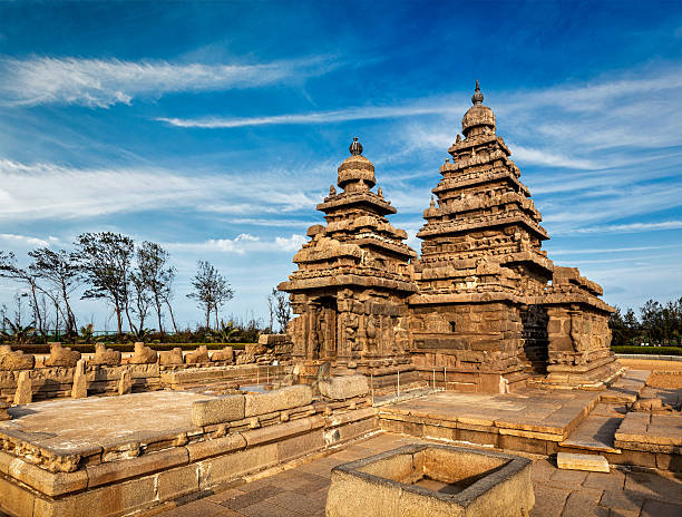 Shore temple - World heritage site in Mahabalipuram, Tamil Nad Famous Tamil Nadu landmark - Shore temple, world heritage site in Mahabalipuram, Tamil Nadu, India dravidian culture photos stock pictures, royalty-free photos & images