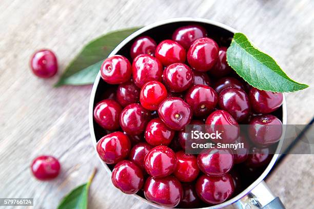 Photo libre de droit de Cerises Mûres Vue De Dessus banque d'images et plus d'images libres de droit de Cerise - Cerise, Goût acide, Agriculture