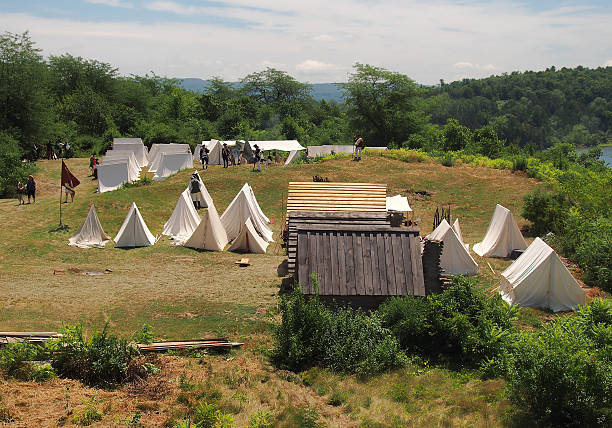 재연 캠프 - colonial style armed forces historical reenactment usa 뉴스 사진 이미지