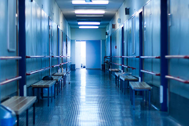 istock Defocsed corridor in hospital 579778308