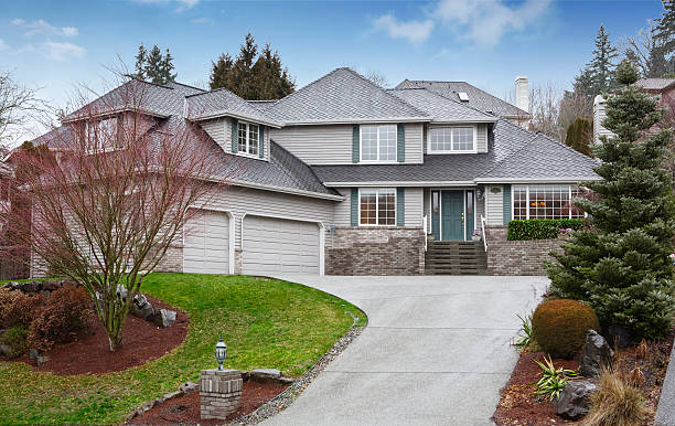 istock Luxury two level house with garage and driveway. 580088318