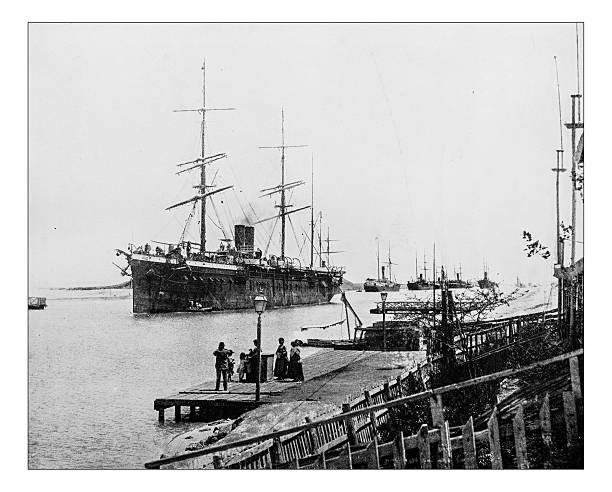 starožitná fotografie lodí v suezském průplavu - 19. století - nákladní přístav fotky - stock snímky, obrázky a fotky