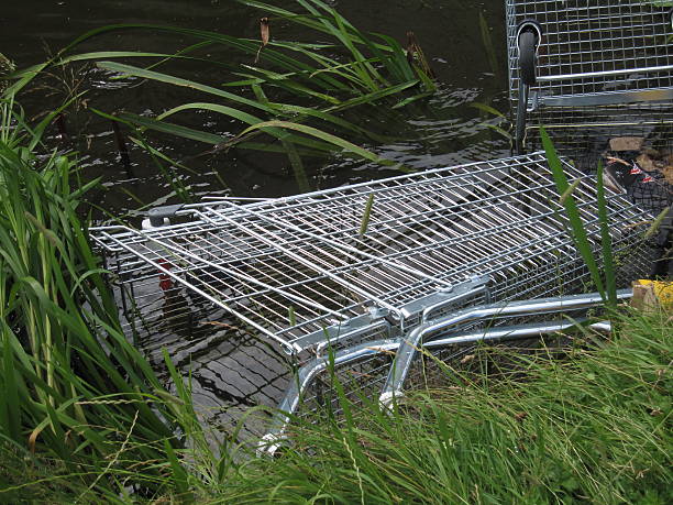 istock Shopping Trolley Abandoned in a Canal 580103604