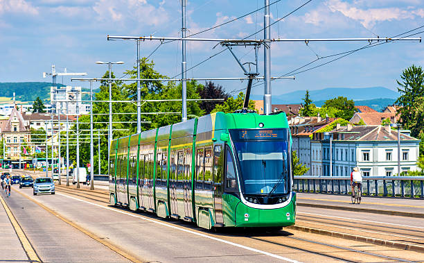 tranvía en el puente wettstein en basilea - cable car driver transportation occupation tramway fotografías e imágenes de stock