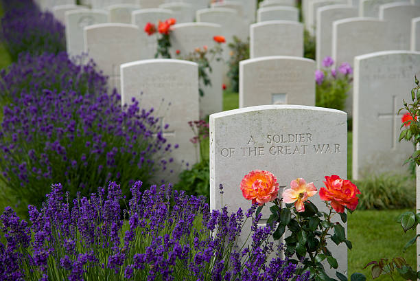 grabstein eines unbekannten soldaten aus dem ersten weltkrieg - flanders war grave war memorial stock-fotos und bilder