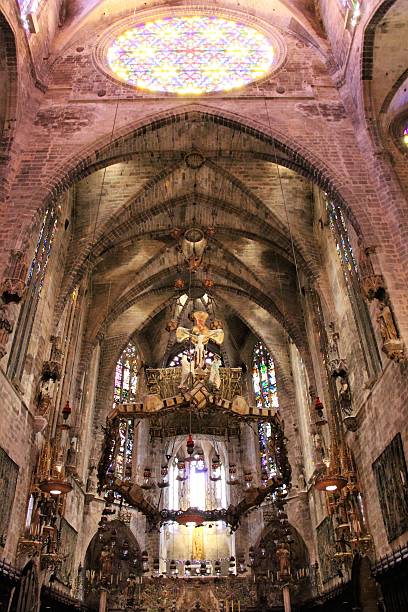 istock palma de majorque - inside of the cathedral 580114500
