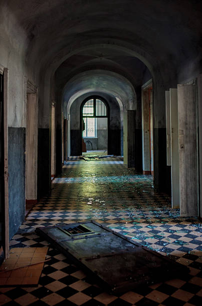 istock Dark spooky corridor in an old abandoned hospital building 580114600