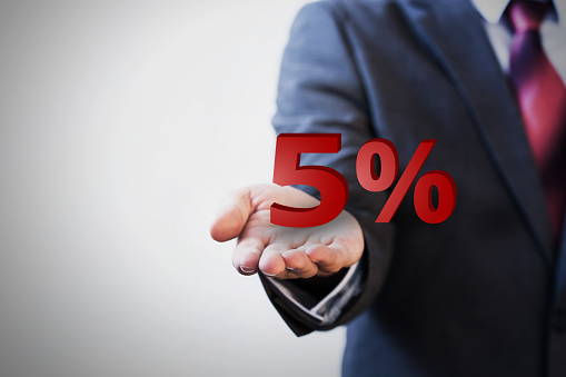 Businessman presenting five percent graphic .