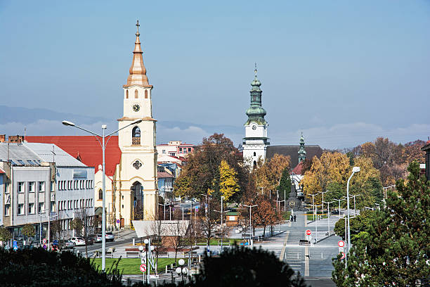 dreifaltigkeitskirche und elisabethkirche in zvolen - zvolen stock-fotos und bilder