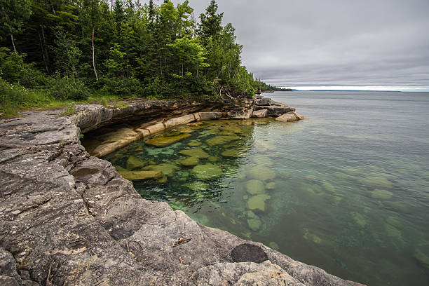 istock Clear Water Cove On Lake Superior 582280842