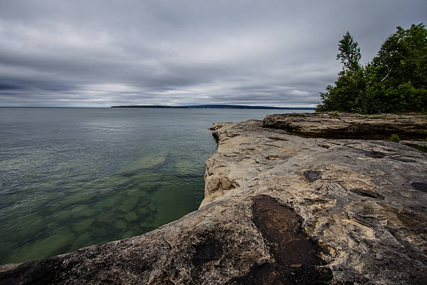 istock Sandstone Outcropping On Lake Superior Coast 582281668