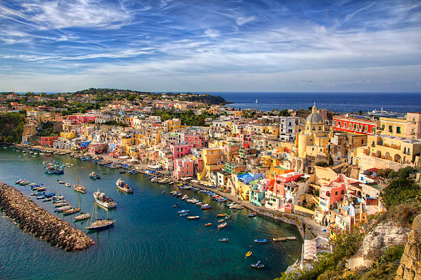 von der insel procida, bucht von neapel, italien - naples stock-fotos und bilder