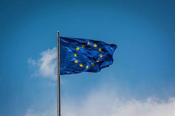 a bandeira da união europeia. - european union flag european community brussels europe - fotografias e filmes do acervo